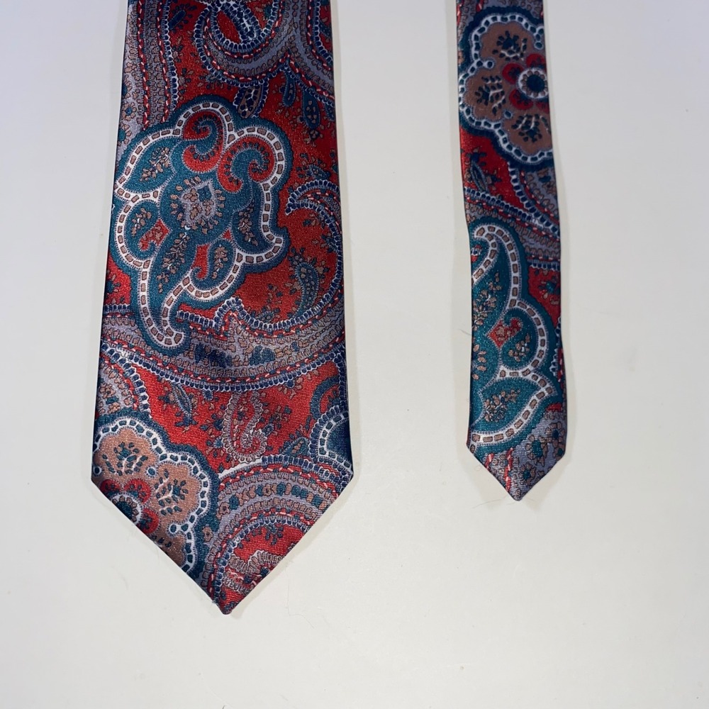 Wembley Vintage Mens Paisley Tie‎ Red Blue Tan Made in USA WPL 4075 Classic Wide